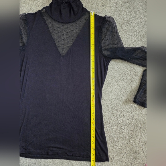 ⭐️RW & Co Sheer Sleeves Black Top - Picture 4 of 6